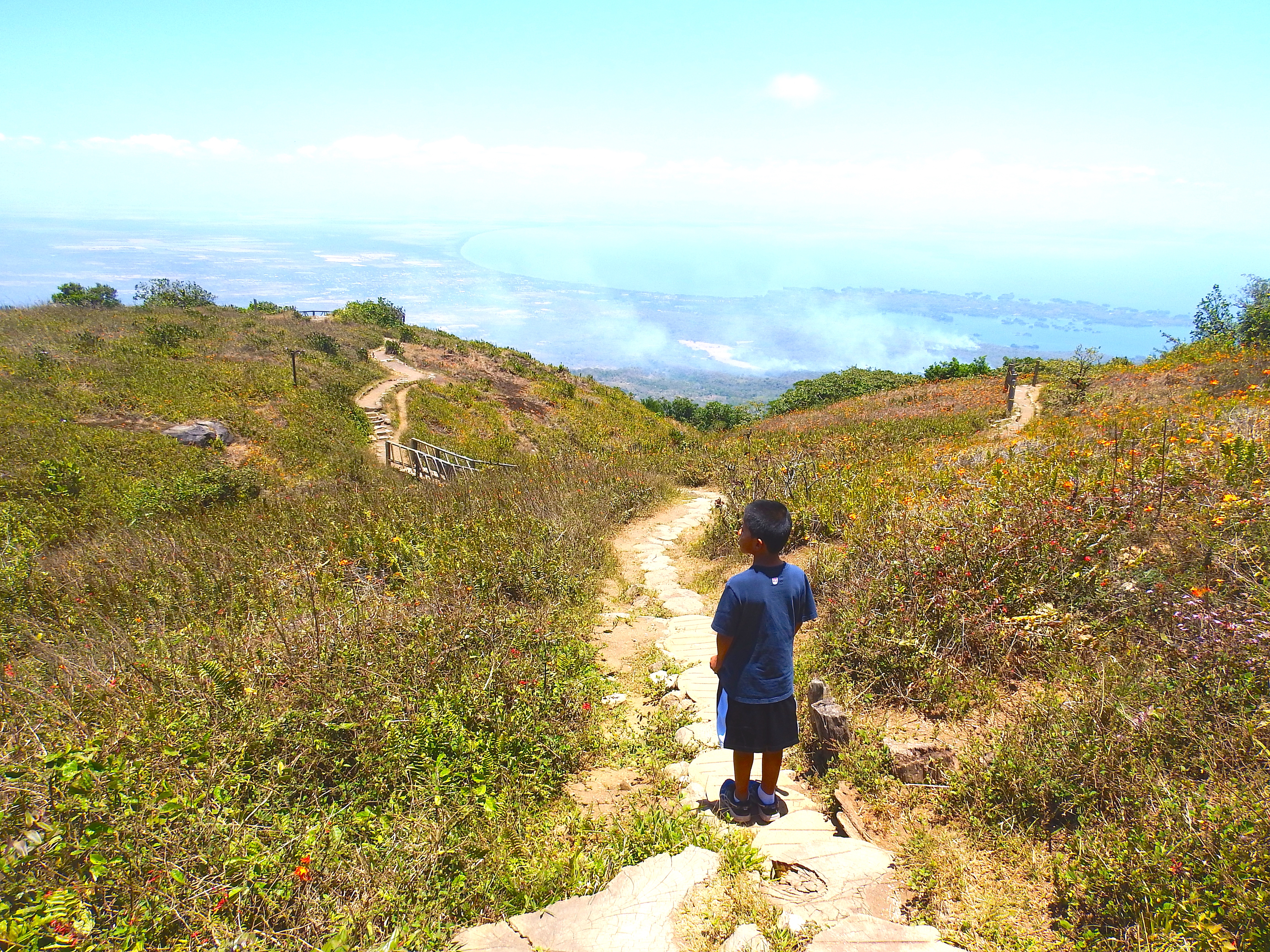 Mombacho WAS kinda crazy.  That moss covered slot canyon was about 20 minutes from THIS...