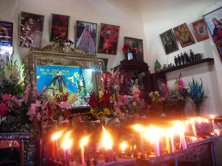 Also taken from online because I was never able to go SEE the "niño compadrito" in person.  