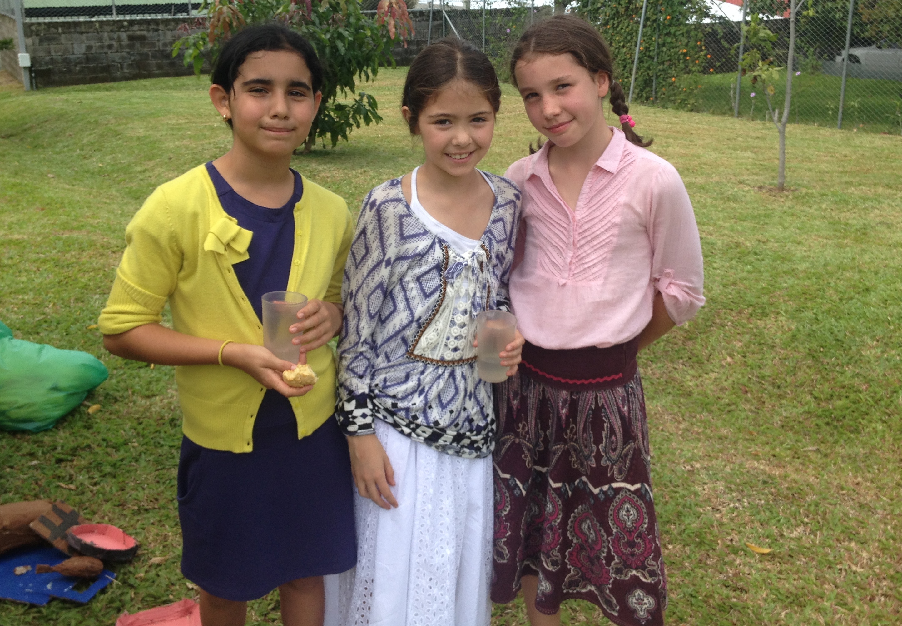 Ella with Amanda (Costa Rican) and Georgia (Swiss/Italian) after their Prairie Day show